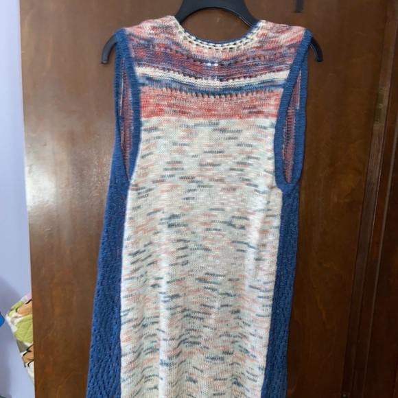 Multi-Color Sleeveless Cardigan - Picture 2 of 5